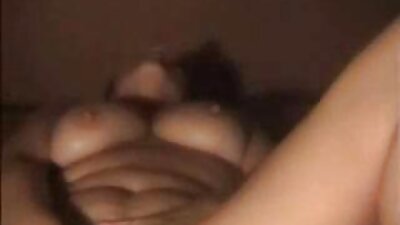 Jovem esposa excitada mostra seus grandes peitos redondos em nossa fita de sexo feita em videos eroticos antigos casa